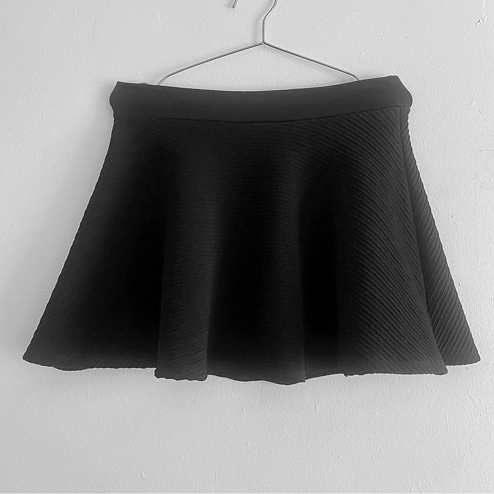 Forever 21 Black Flared and Ribbed Mini Skirt